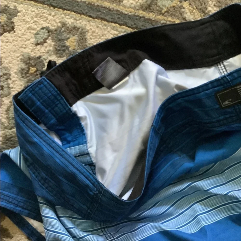 O’Neill board shorts blue black striped 36 waist in great condition. 🏄🏽 - Picture 12 of 13